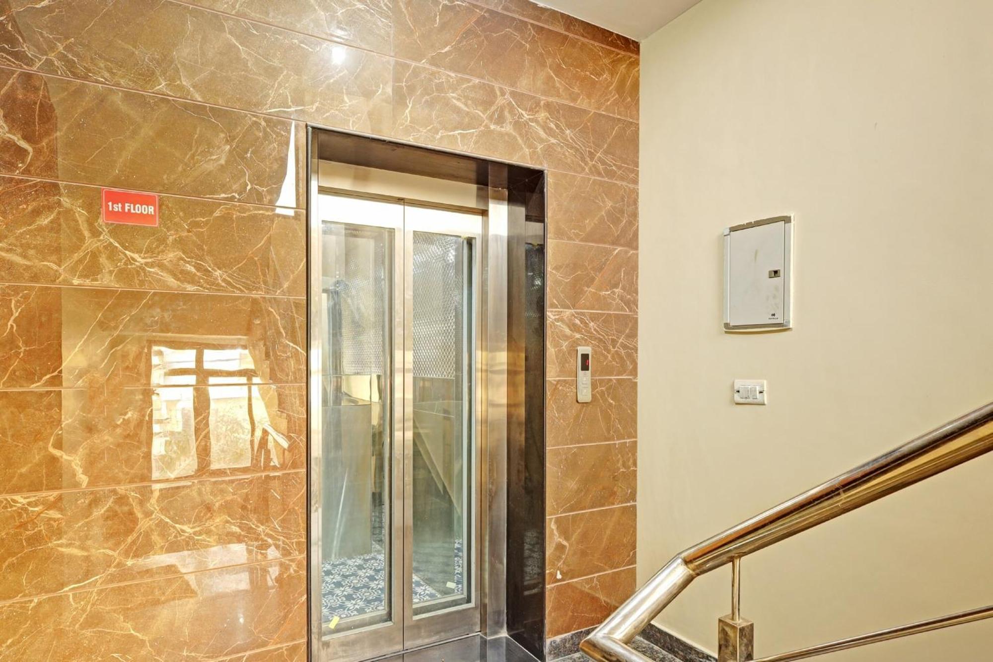 Hotel O A.K Palace Ню Делхи Екстериор снимка